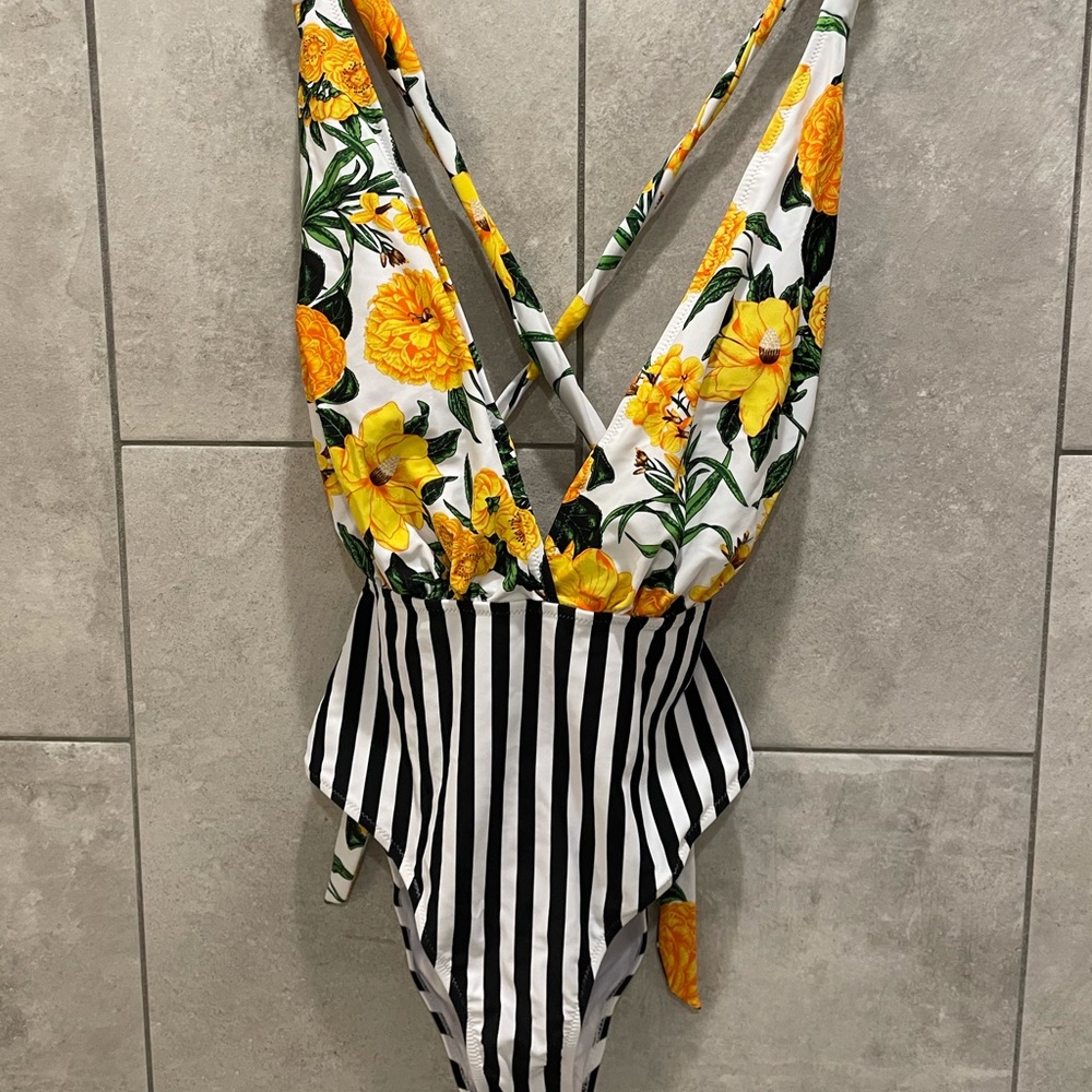NWT - CupShe One Piece Plunge Swimsuit